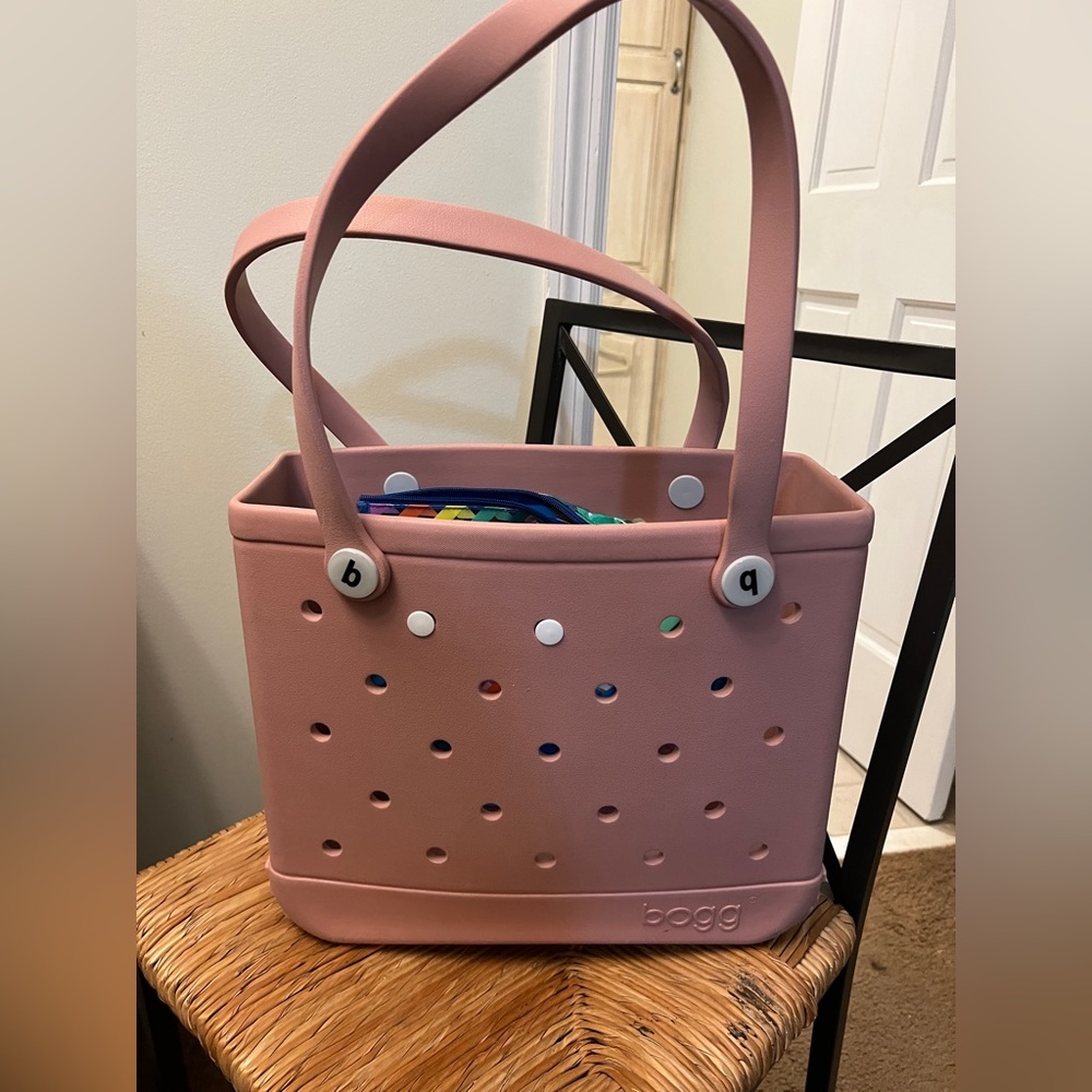 Bogg bag with pockets